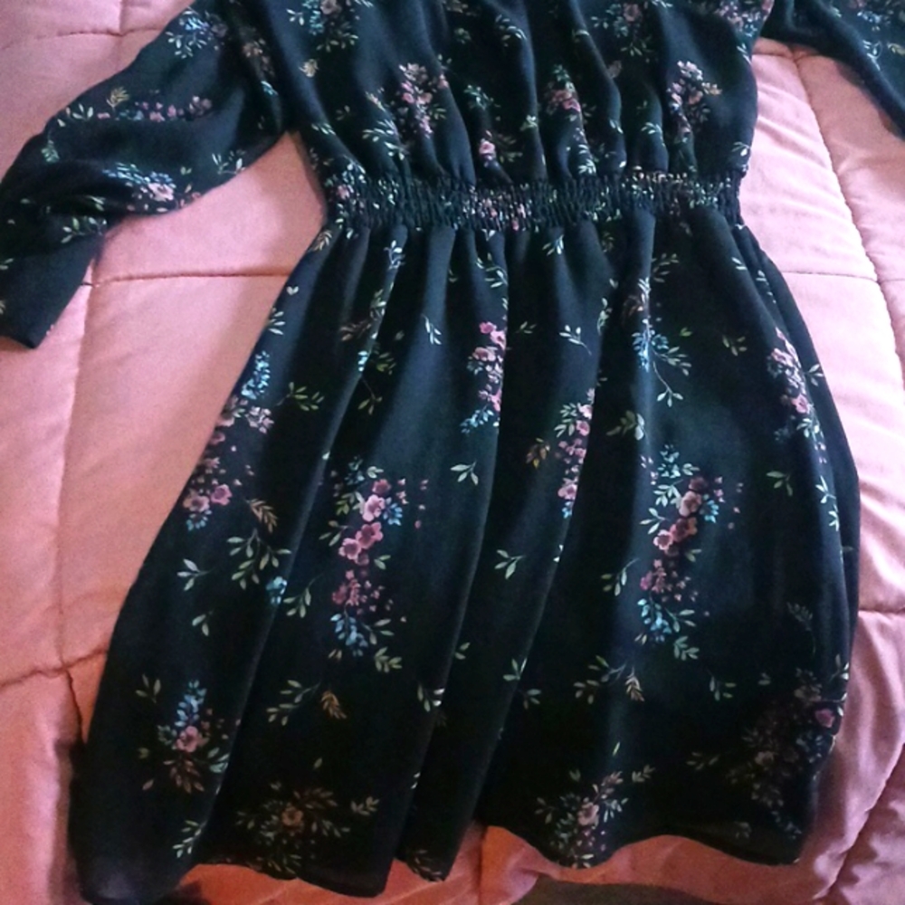 Dress 👗 - Picture 3 of 3